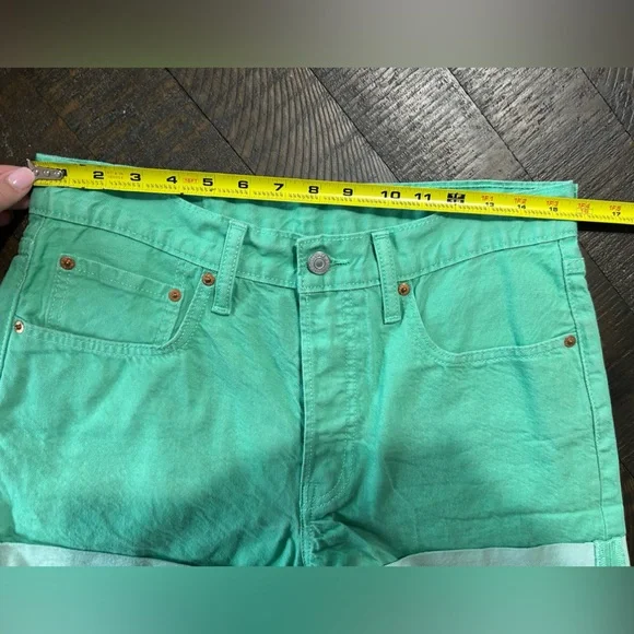 Levi’s Women’s Pastel Green Mid Rise Relaxed Fit Denim Shorts Size W 30 - Picture 3 of 9